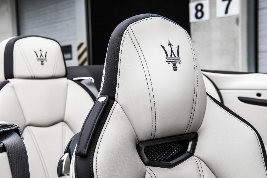 Детали интерьера Maserati GranCabrio Sport Special Edition (M145) 2017 года  (фото 8 из 14)